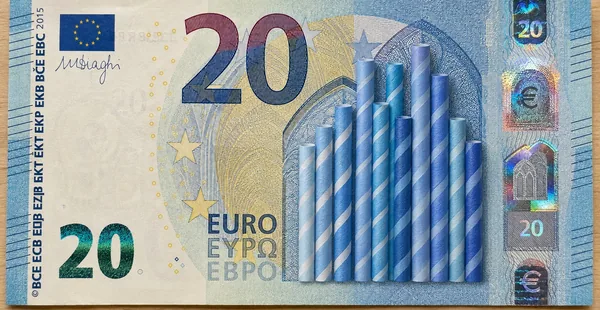 Banknote design: The paper straw